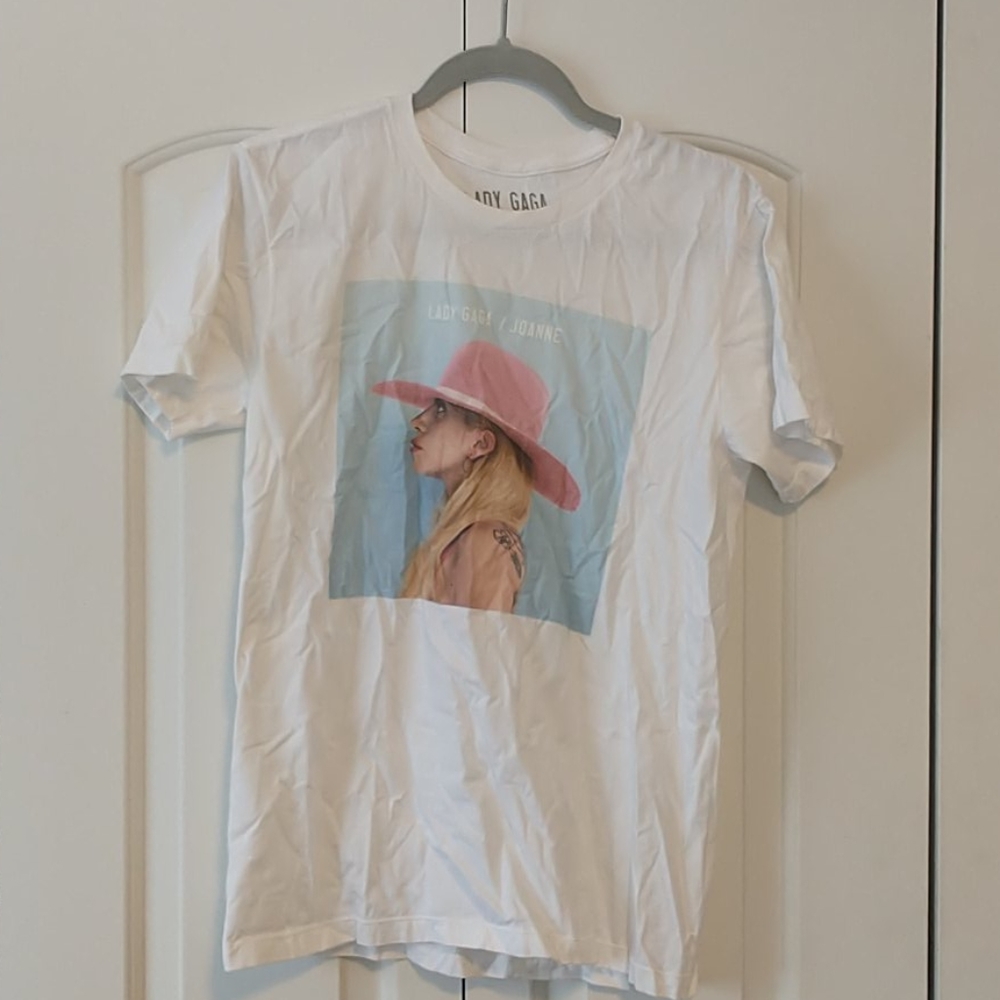 Graphic tee shirt